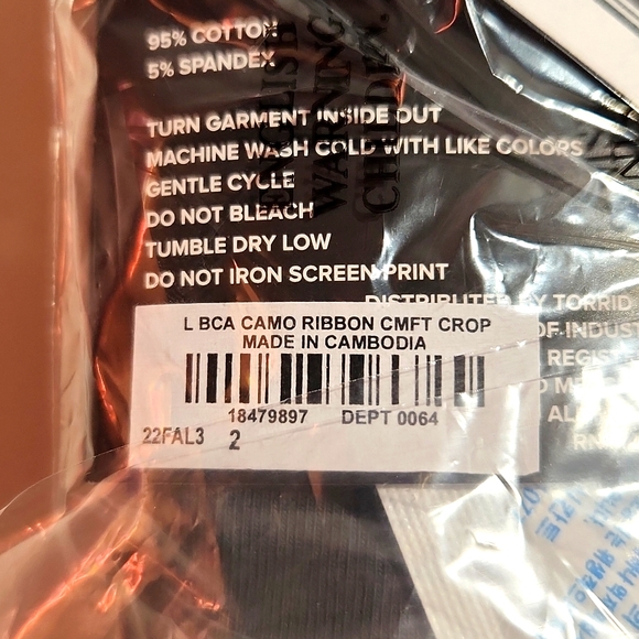 ❤️NWT VINTAGE TORRID BREAST CANCER AWARENESS CAMO CROP LEGGING POCKETS - PLUS - Picture 7 of 14